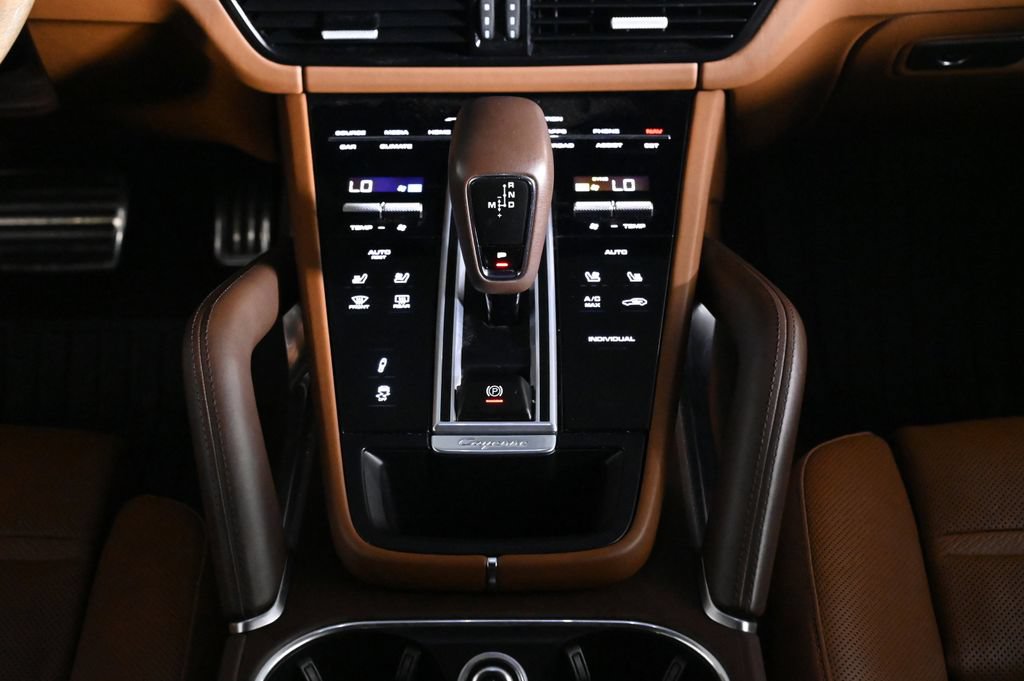 Certified 2023 Porsche Cayenne Turbo S AWD/4WD image 16