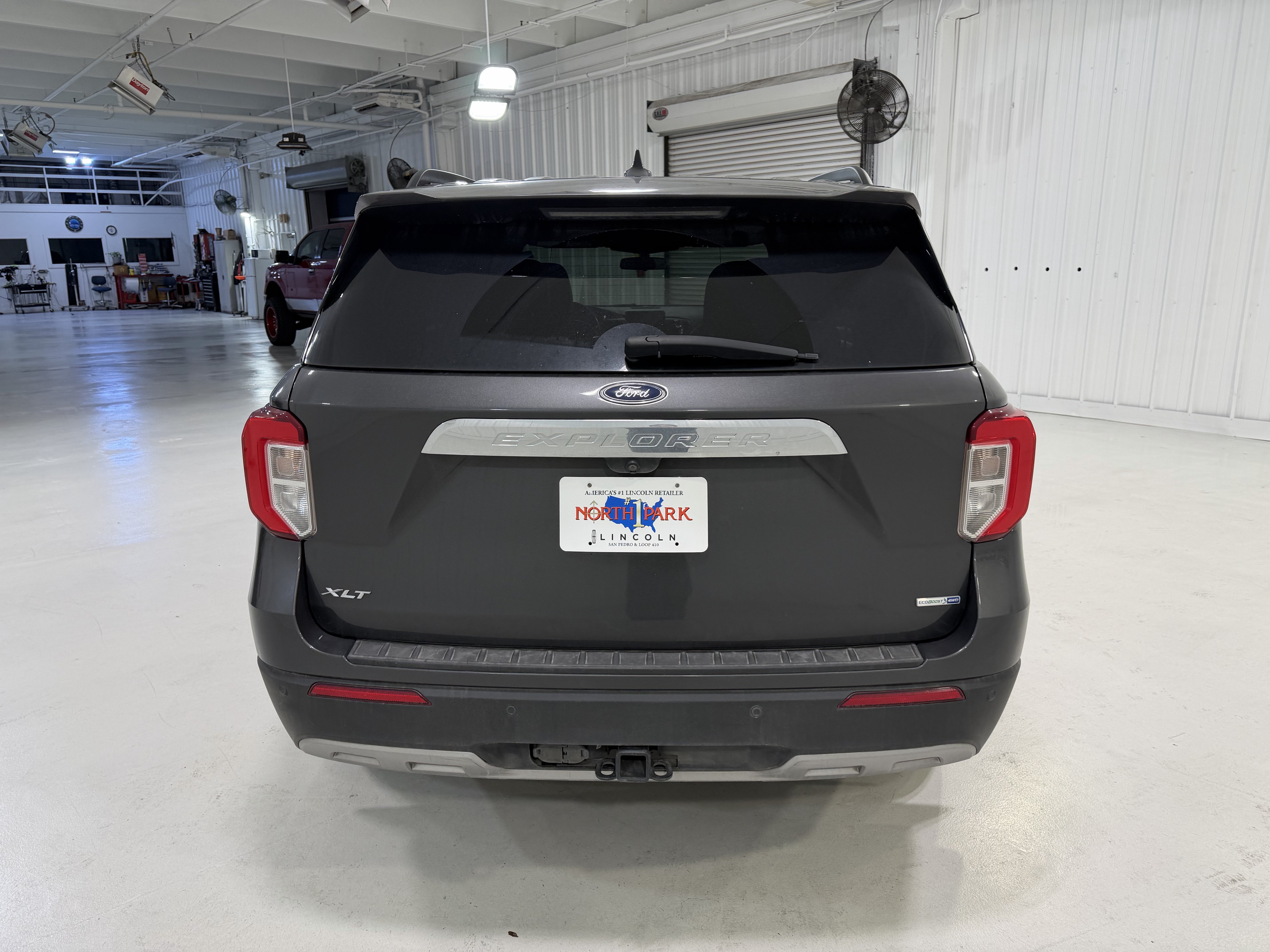 Used 2020 Ford Explorer XLT w/ Equipment Group 202A AWD/4WD image 4