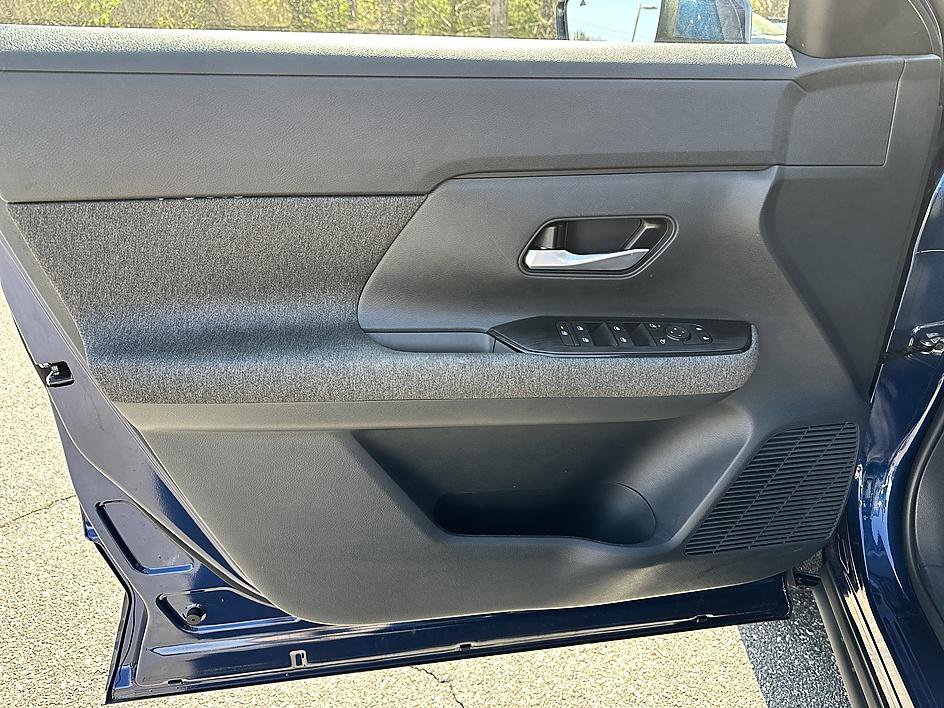 Certified 2025 Nissan Kicks SV image 9