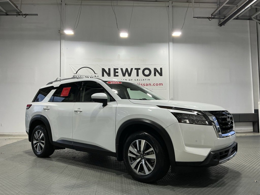 Used 2025 Nissan Pathfinder SL image 39