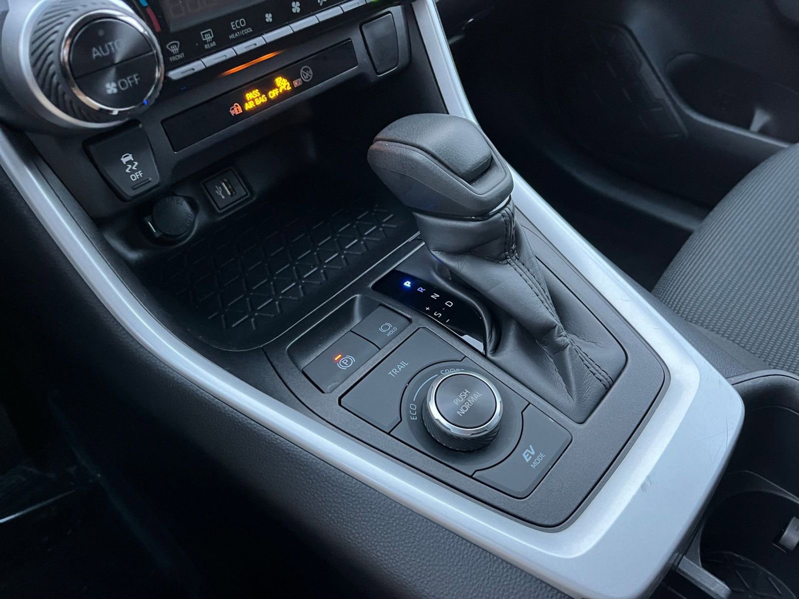 Used 2025 Toyota RAV4 LE image 40