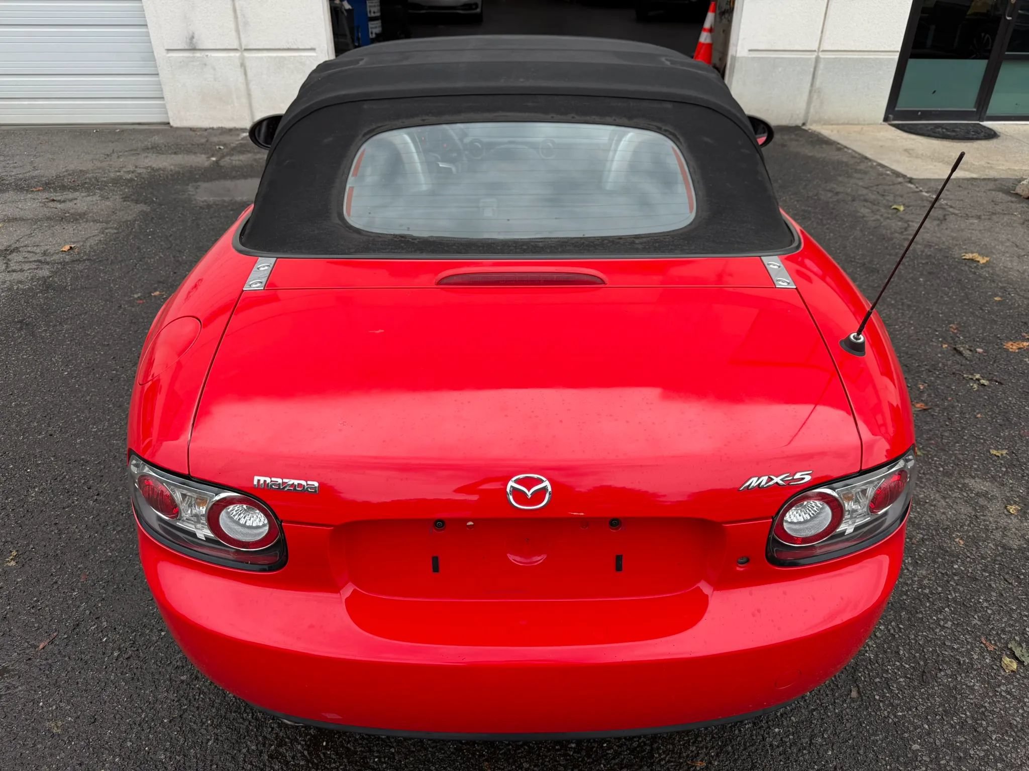 Used 2006 MAZDA MX-5 Miata Grand Touring w/ Premium Pkg RWD image 17