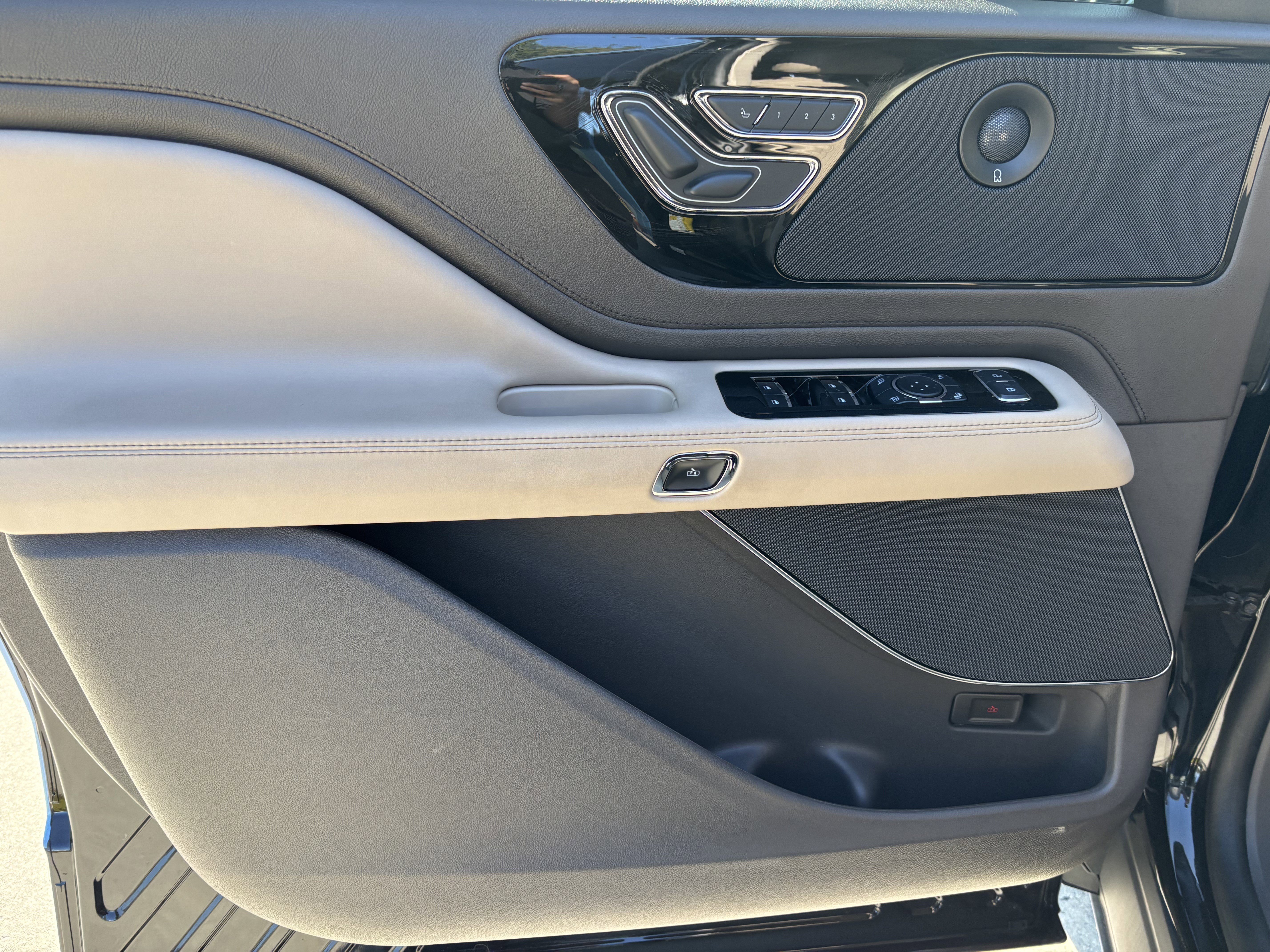 Used 2024 Lincoln Aviator Reserve w/ Equipment Group 201A image 14