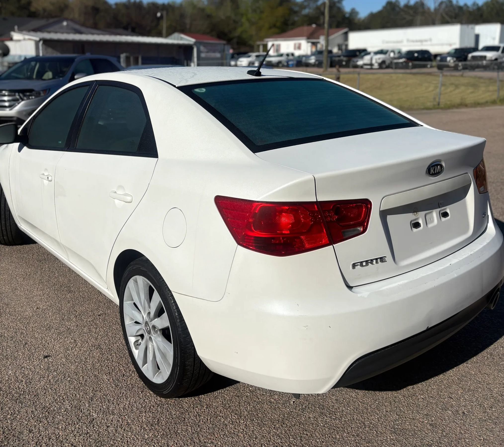 Used 2011 Kia Forte SX image 3