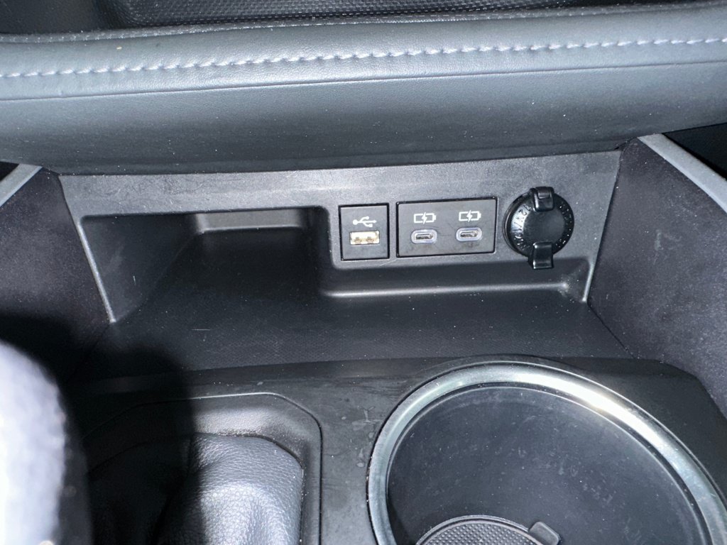Used 2023 Toyota Highlander L FWD image 13