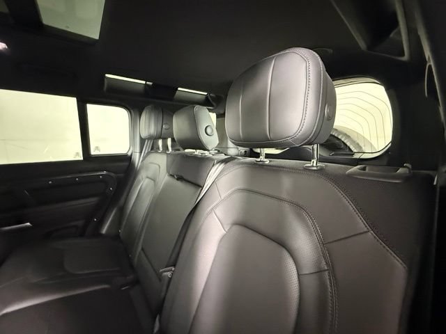 Certified 2025 Land Rover Defender 110 V8 AWD/4WD image 24