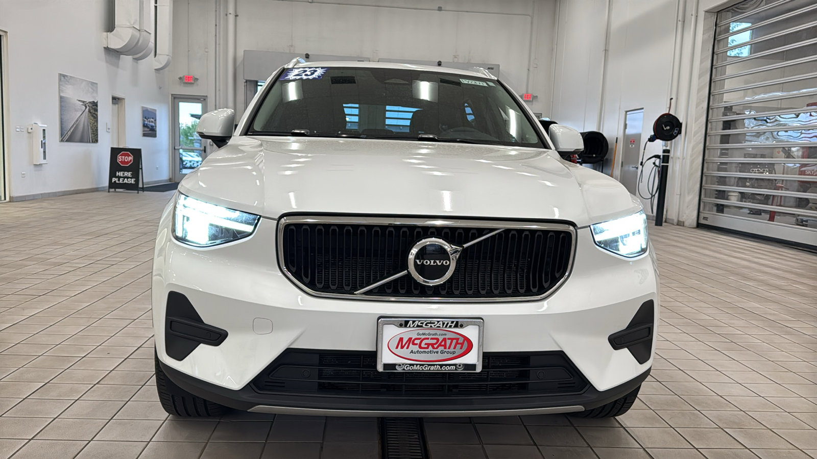 Used 2023 Volvo XC40 B5 Core w/ Convenience Package AWD/4WD image 10