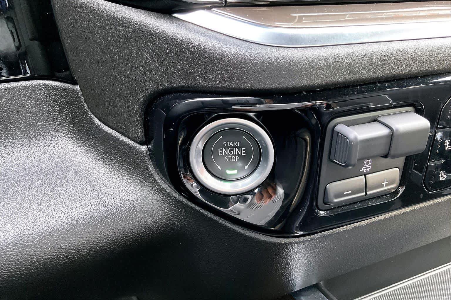 Used 2022 Chevrolet Silverado 1500 High Country w/ High Country Premium Package AWD/4WD image 34