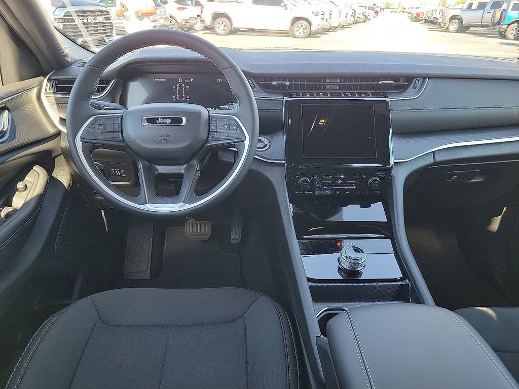 New 2025 Jeep Grand Cherokee L Laredo image 10