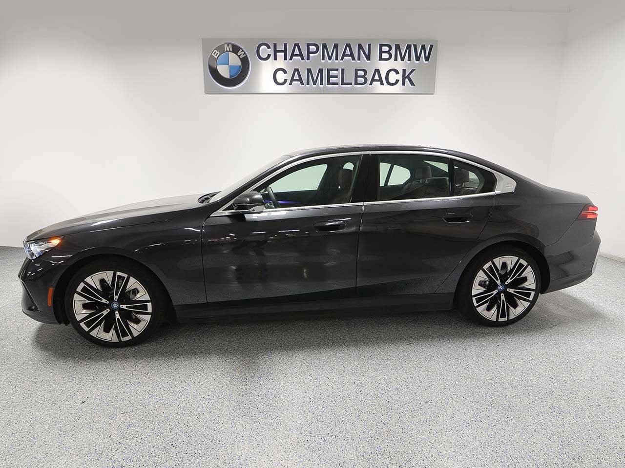 Used 2025 BMW i5 xDrive40 w/ Premium Package image 3