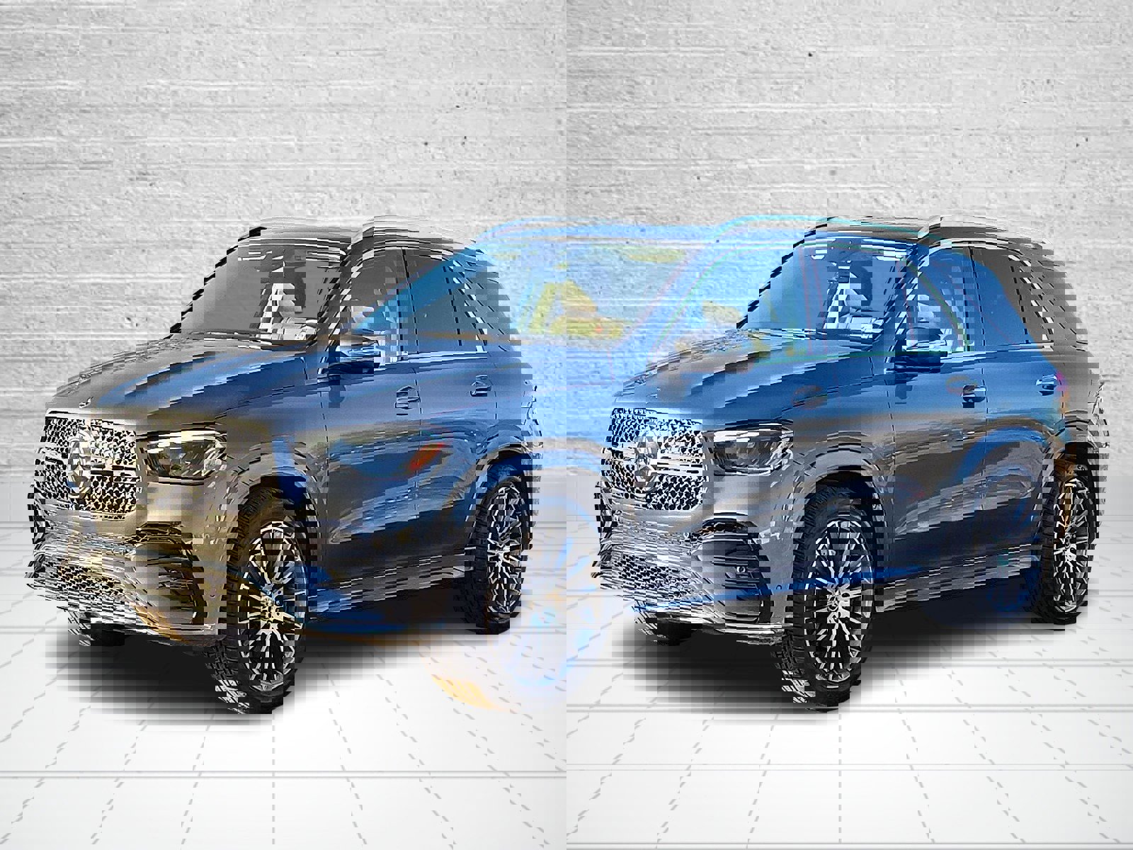 Used 2024 Mercedes-Benz GLE 350 4MATIC w/ AMG Line Exterior image 3