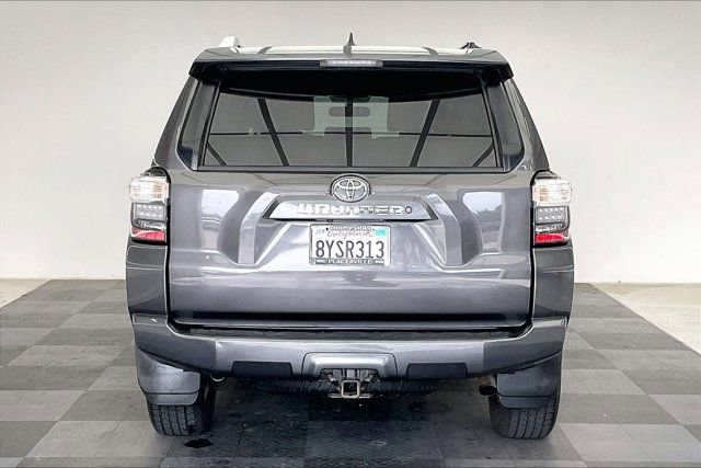 Used 2016 Toyota 4Runner SR5 AWD/4WD image 3