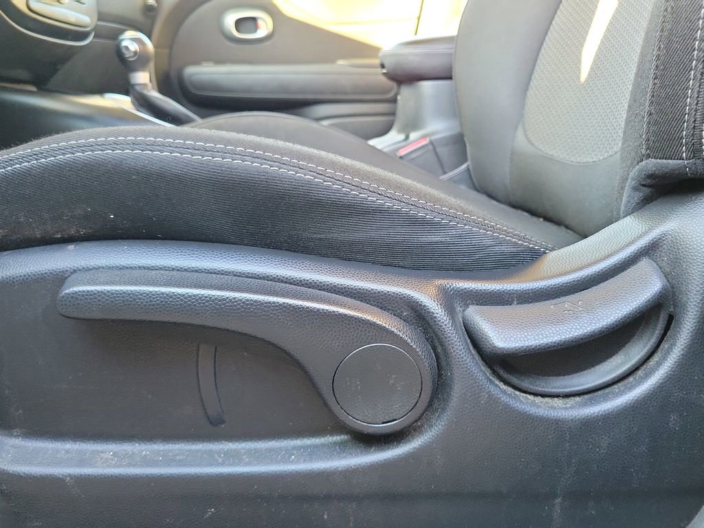 Used 2019 Kia Soul + image 15