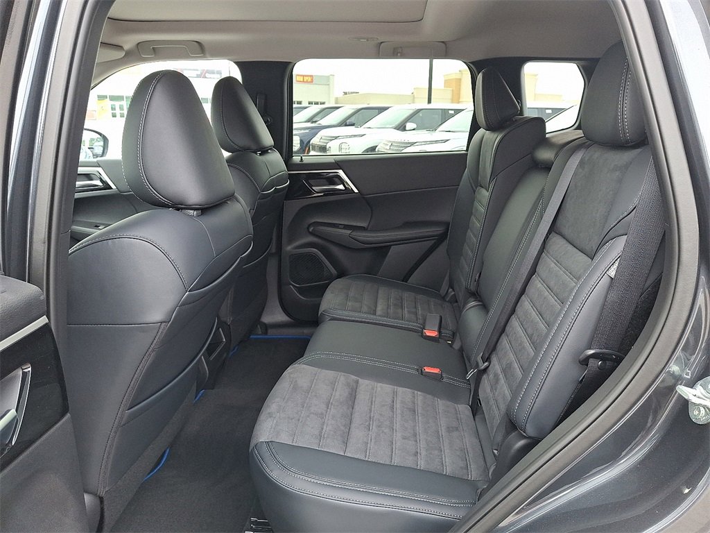 New 2025 Mitsubishi Outlander SE image 5