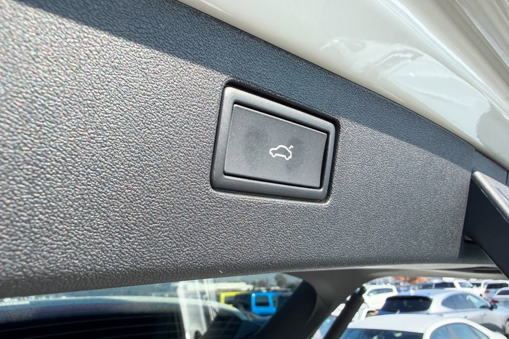 New 2026 Volkswagen Tiguan SEL R-Line image 28