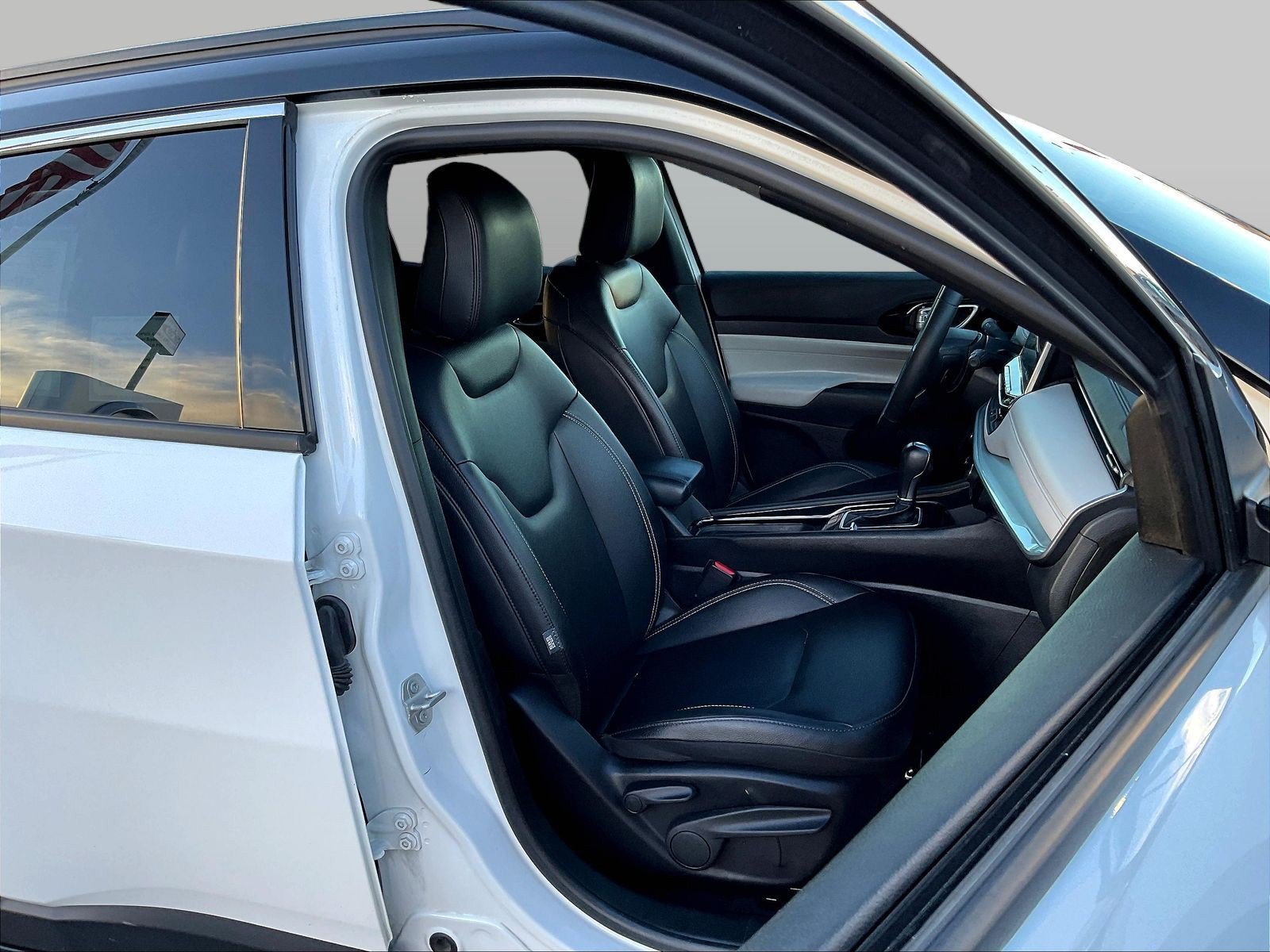 Used 2025 Jeep Compass Limited AWD/4WD image 31