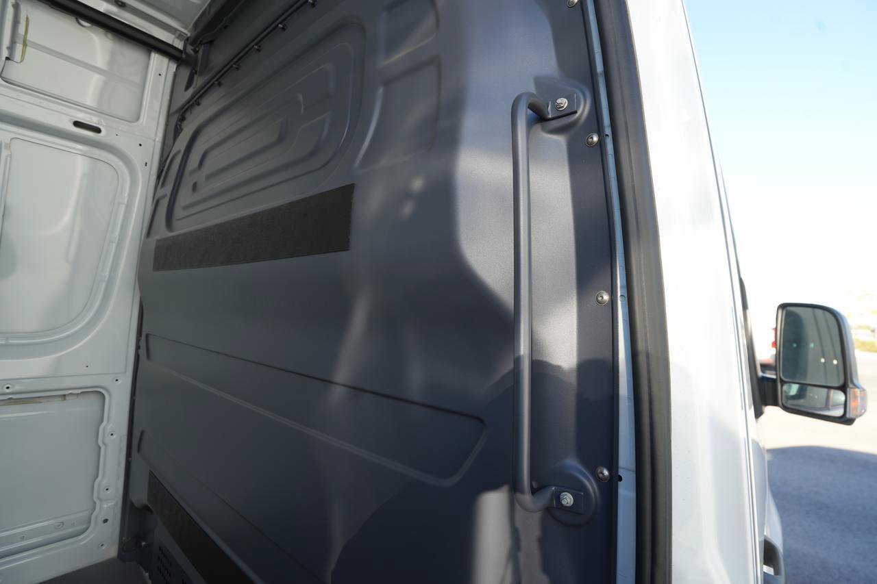 Used 2024 Mercedes-Benz Sprinter 2500 image 27