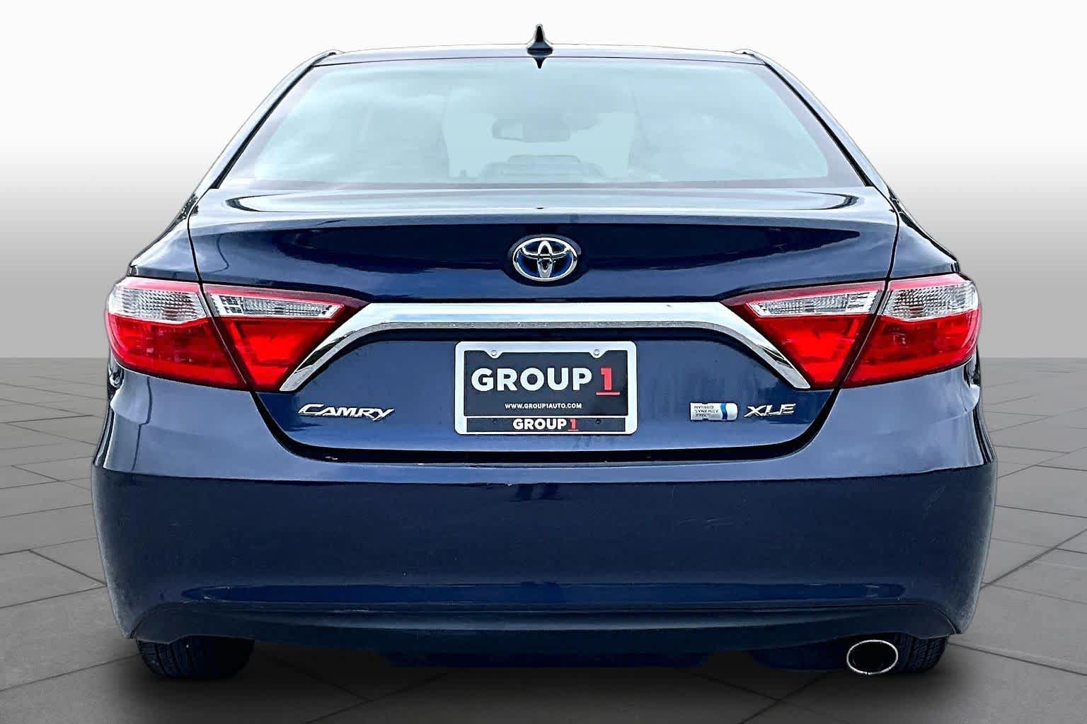 Used 2017 Toyota Camry XLE w/ Moonroof Package FWD image 5