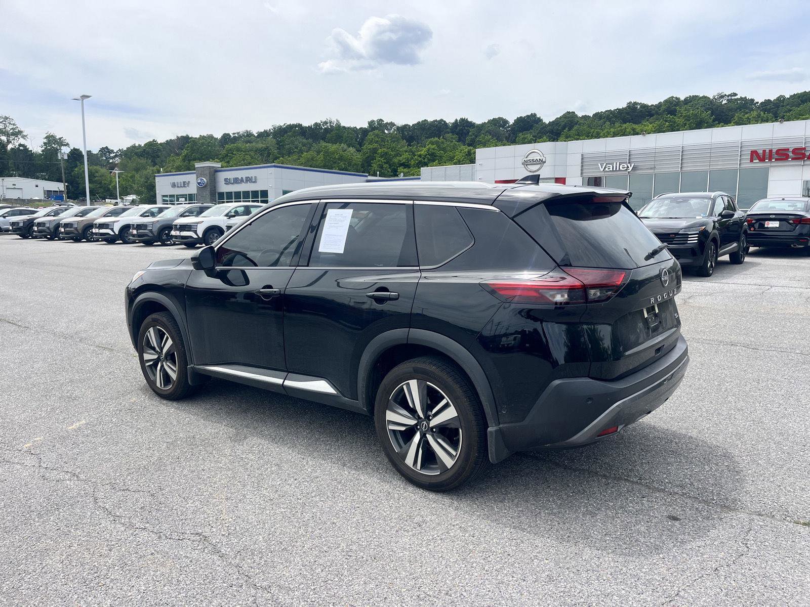 Used 2023 Nissan Rogue SL w/ SL Premium Package FWD image 5