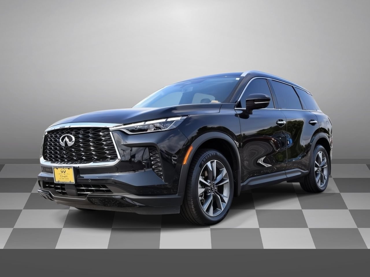 Used 2023 INFINITI QX60 Luxe w/ Cargo Package FWD image 3