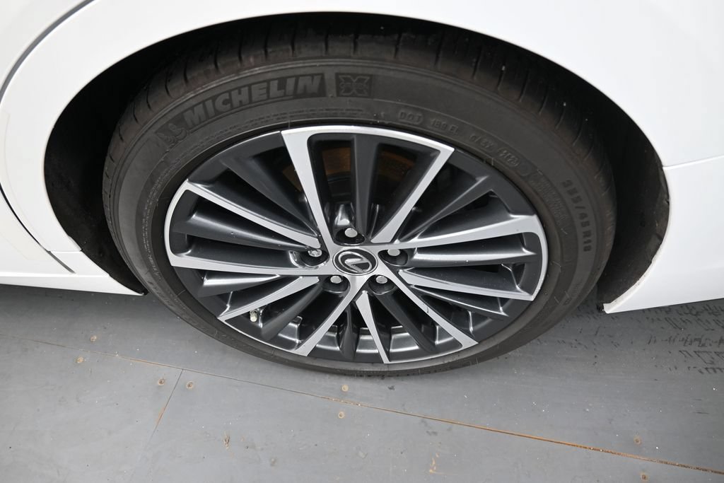 Used 2024 Lexus ES 350 w/ Premium Package FWD image 9