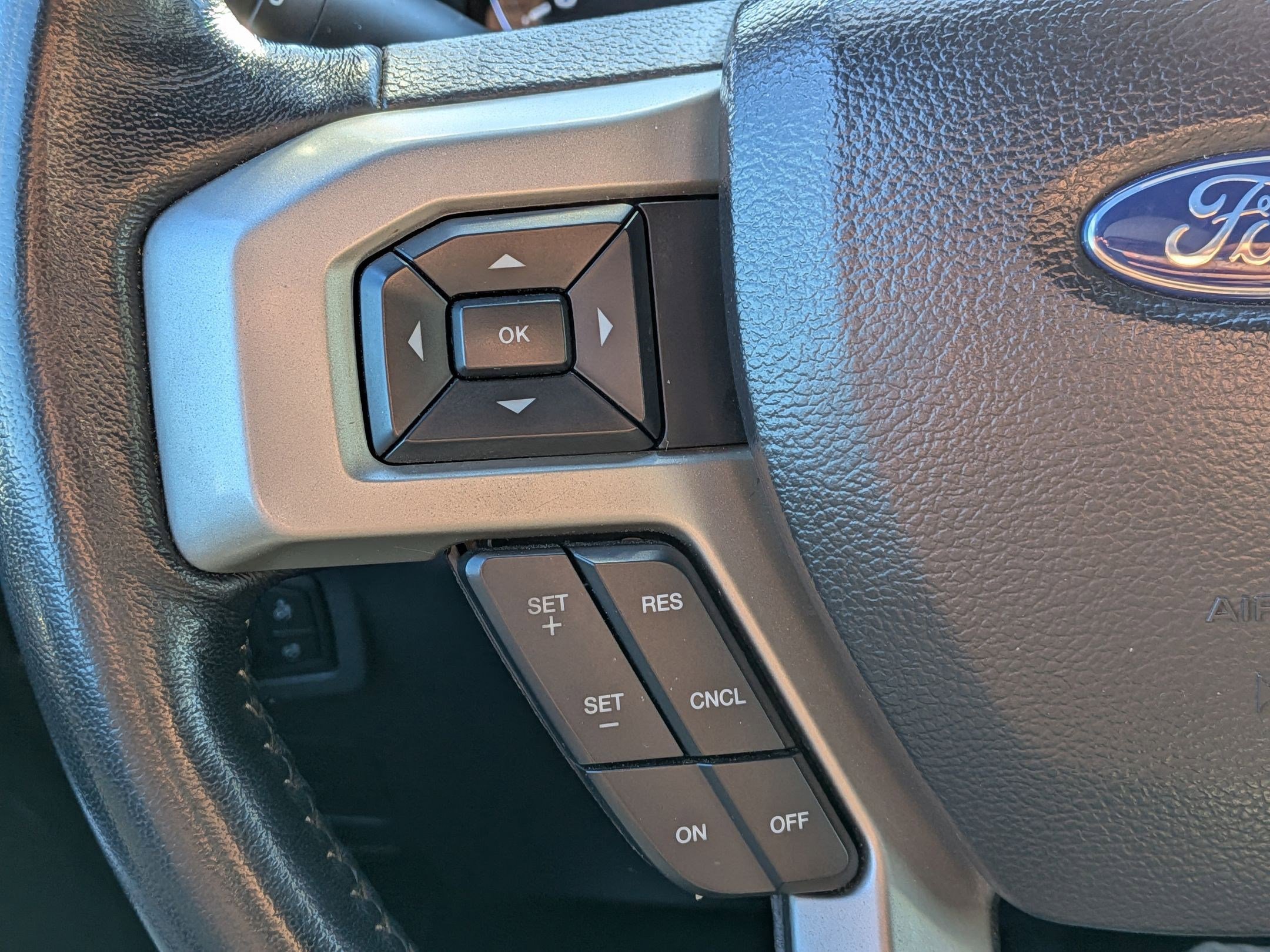 Used 2022 Ford F350 Lariat w/ Chrome Package image 16