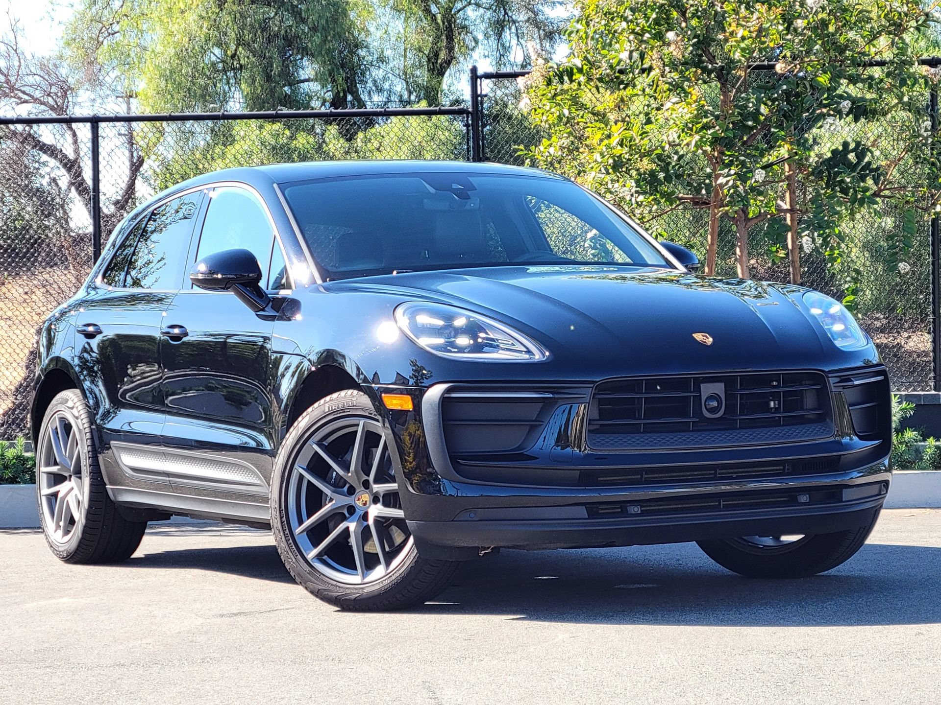 Certified 2024 Porsche Macan AWD/4WD image 9