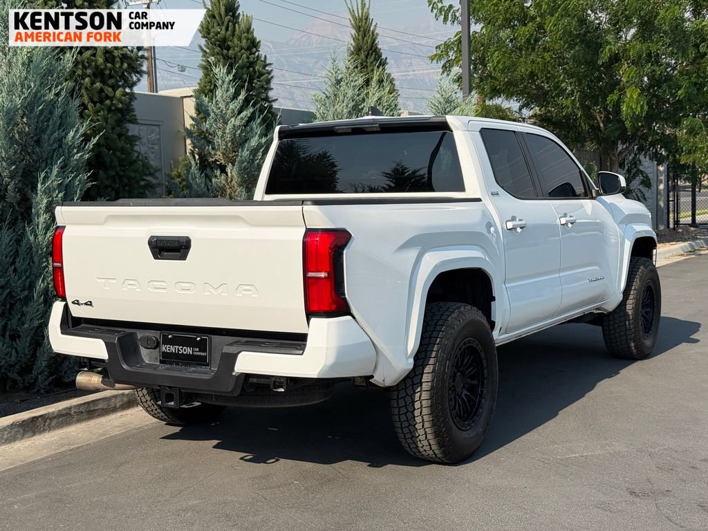 Used 2025 Toyota Tacoma SR5 AWD/4WD image 9