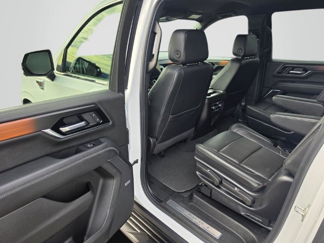 Used 2025 GMC Yukon XL Denali AWD/4WD image 16