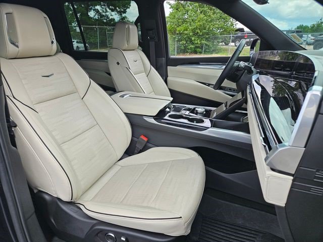 Certified 2025 Cadillac Escalade ESV Sport AWD/4WD image 18