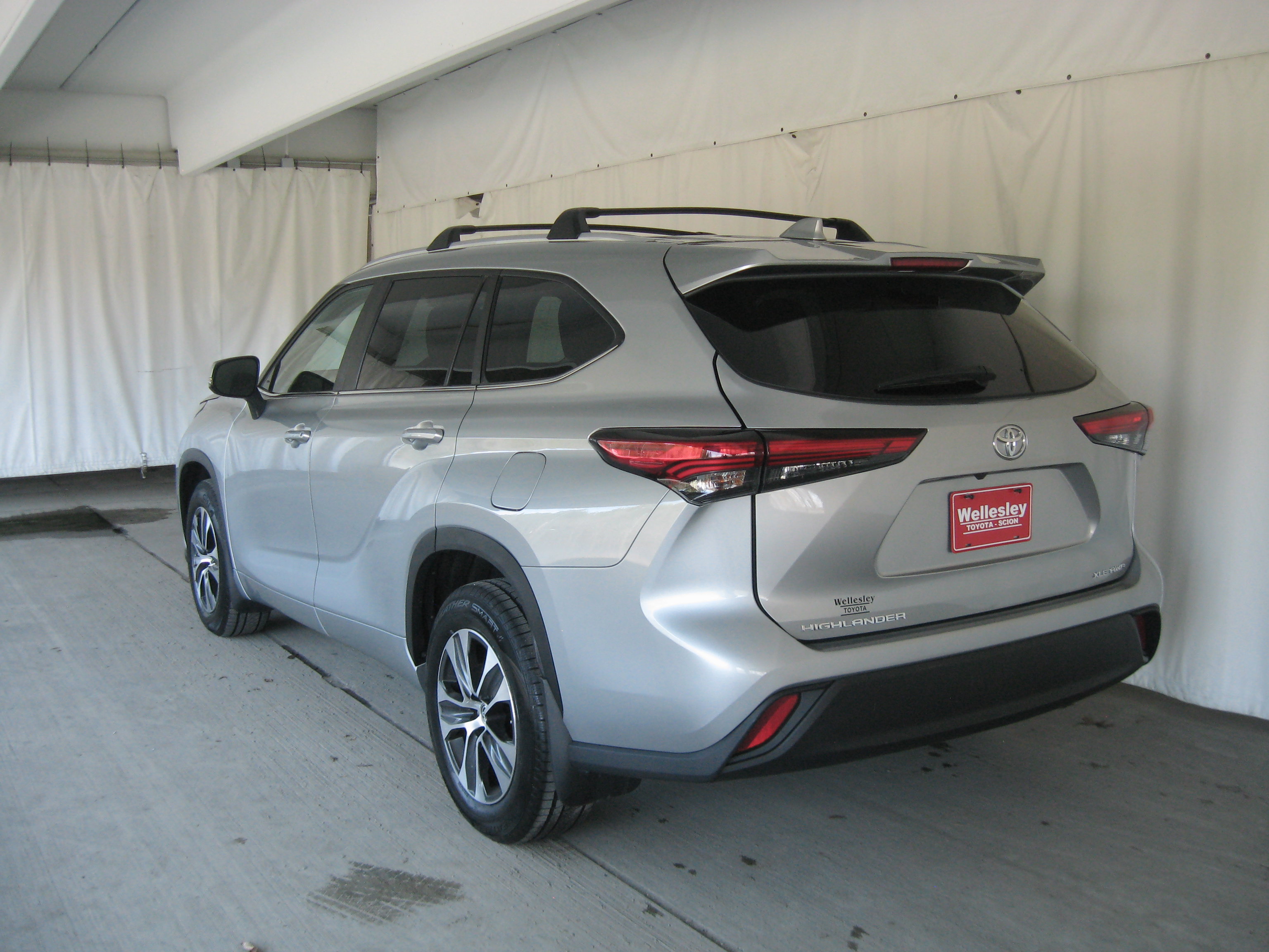 Used 2023 Toyota Highlander XLE image 26