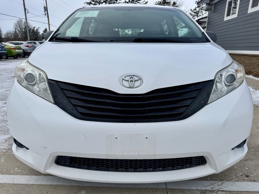 Used 2016 Toyota Sienna L image 3