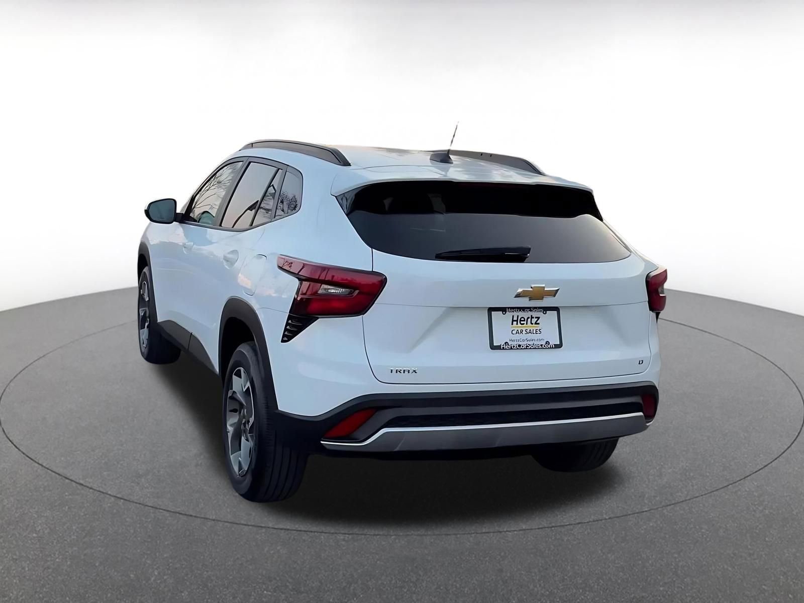 Used 2025 Chevrolet Trax LT w/ LT Convenience Package image 11