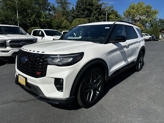 Used 2025 Ford Explorer ST AWD/4WD image 9