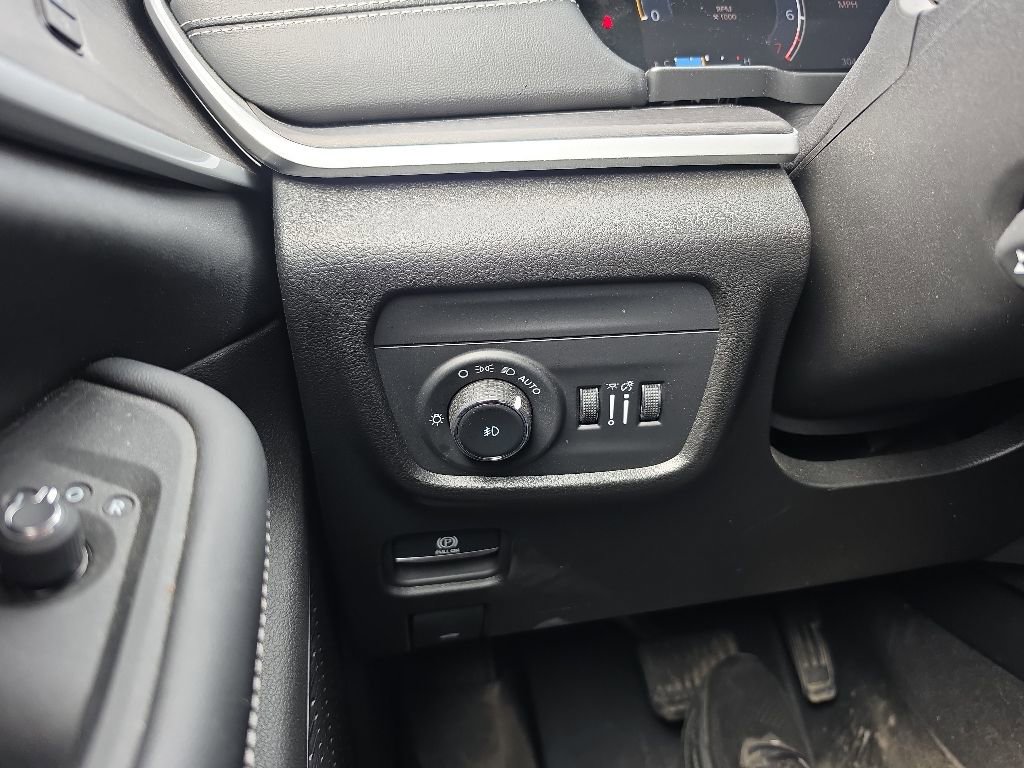 Used 2023 Jeep Grand Cherokee Limited w/ Luxury Tech Group II AWD/4WD image 23