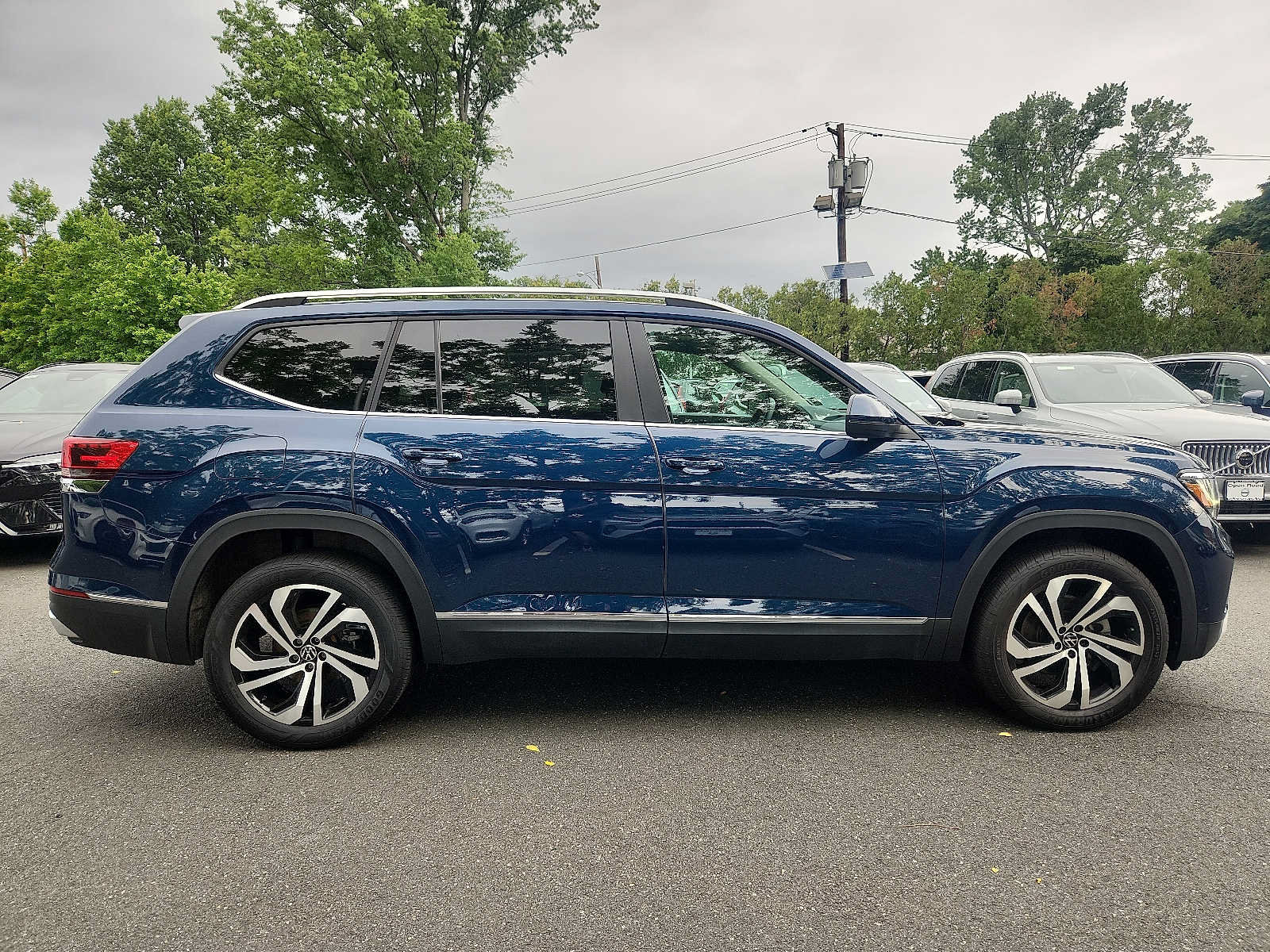 Used 2023 Volkswagen Atlas SEL AWD/4WD image 7