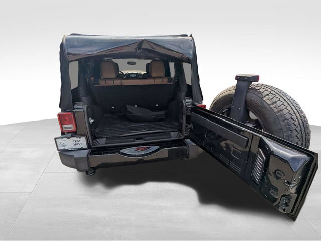 Used 2016 Jeep Wrangler Unlimited Sahara w/ Connectivity Group AWD/4WD image 6