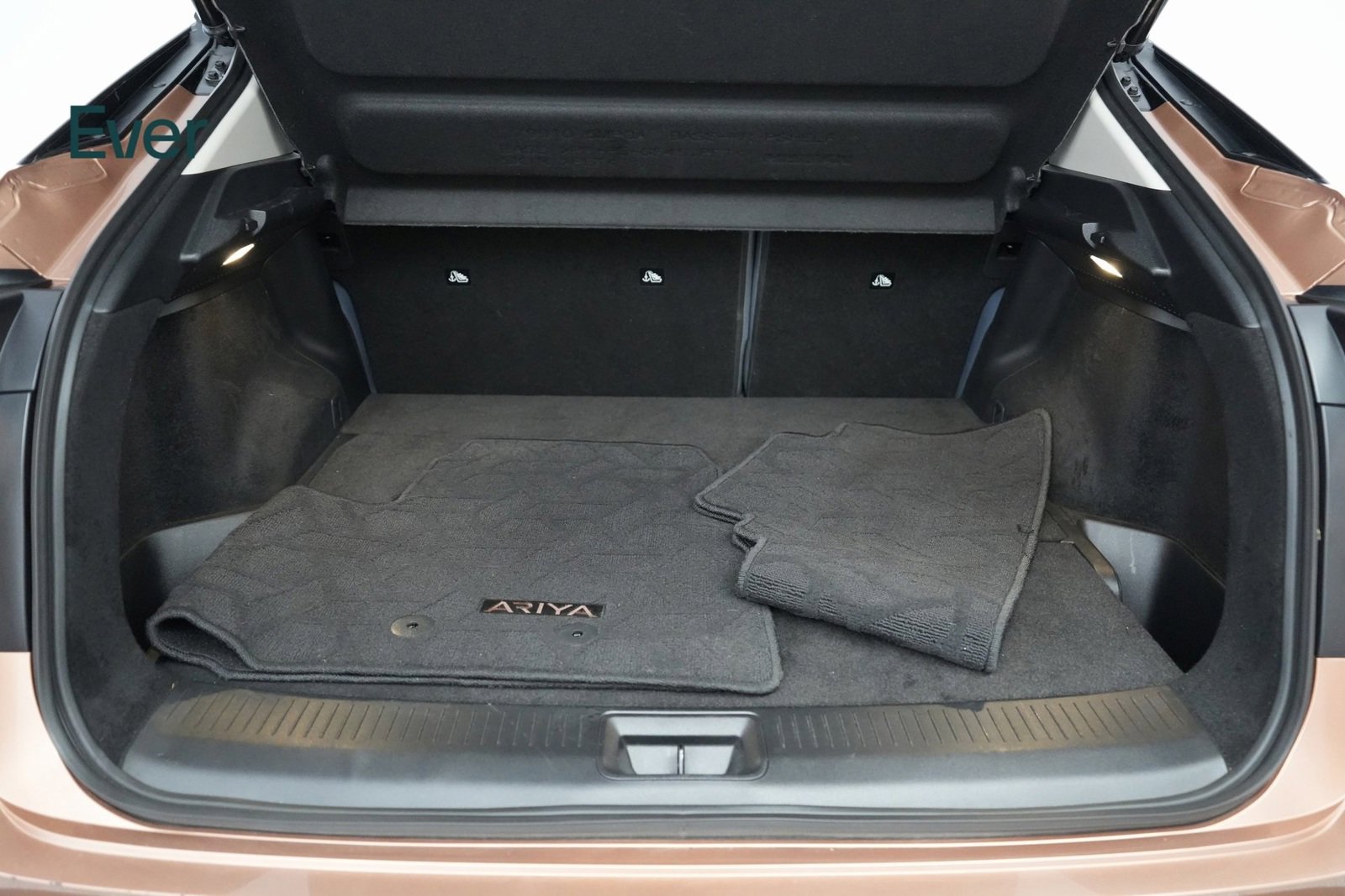 Used 2024 Nissan Ariya AWD image 23