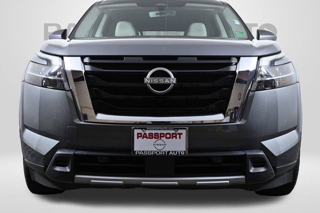 Certified 2024 Nissan Pathfinder SL image 2