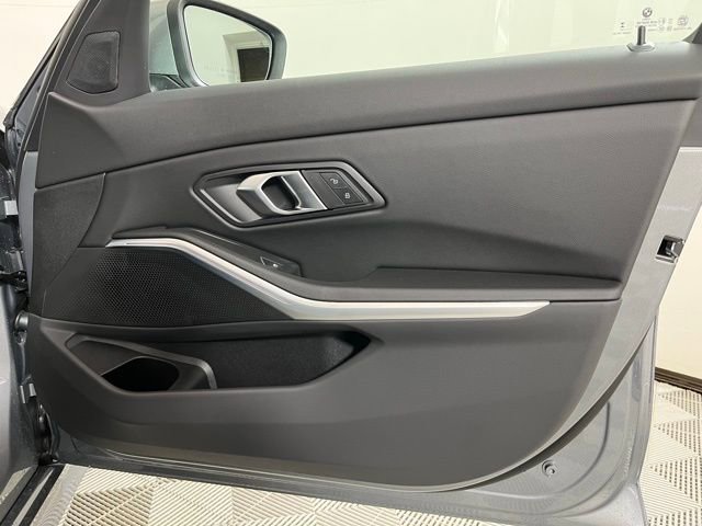 Used 2025 BMW 330i xDrive Sedan w/ Premium Package image 23