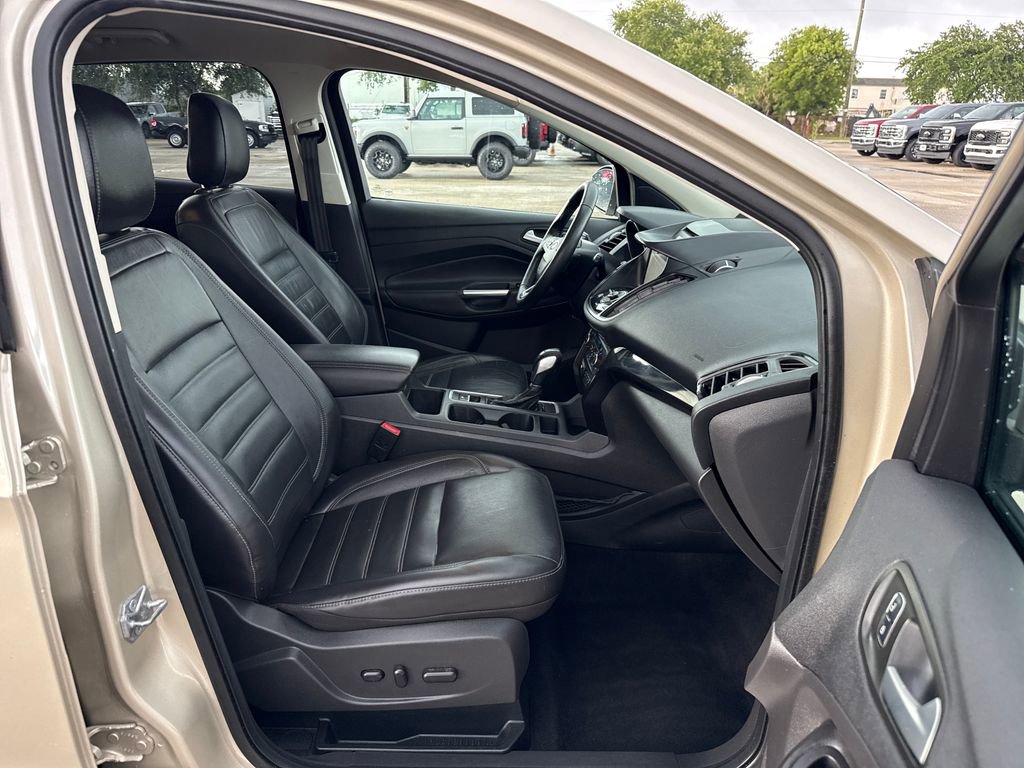 Used 2018 Ford Escape Titanium w/ Ford Safe & Smart Package AWD/4WD image 25