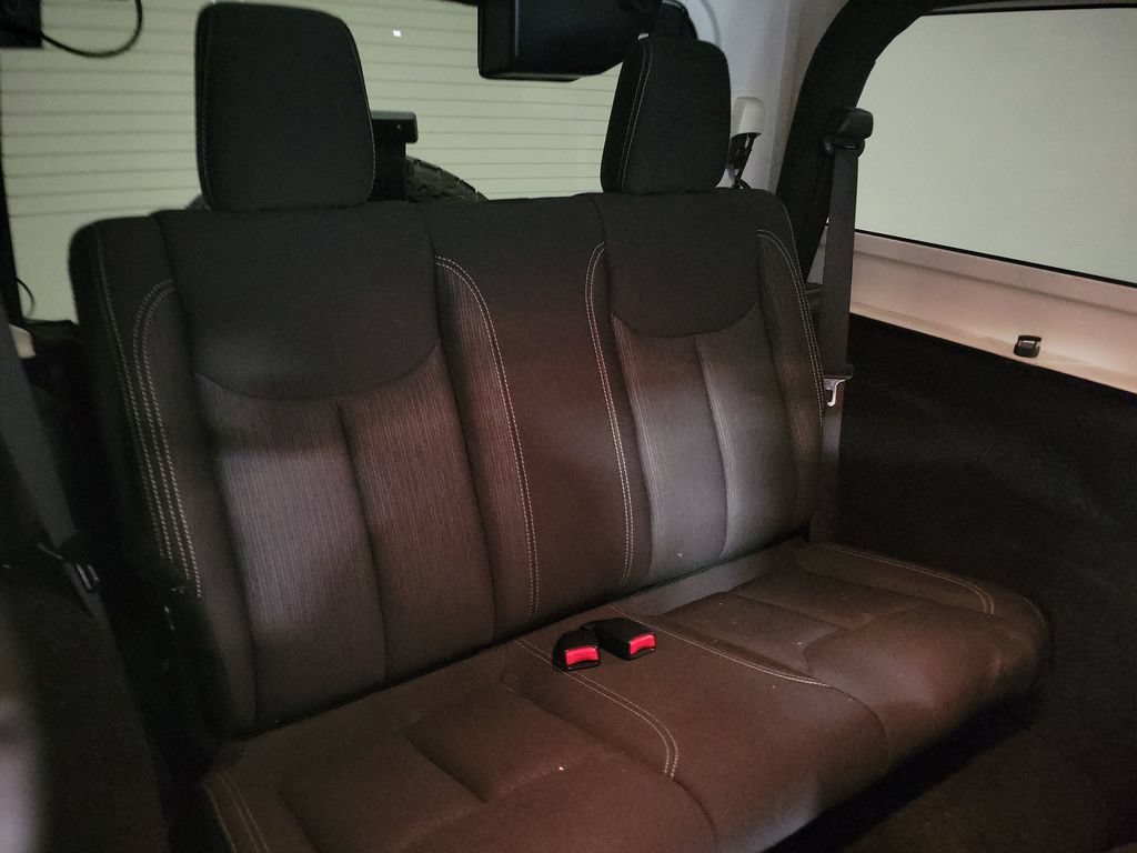 Used 2017 Jeep Wrangler Sahara w/ Connectivity Group AWD/4WD image 28