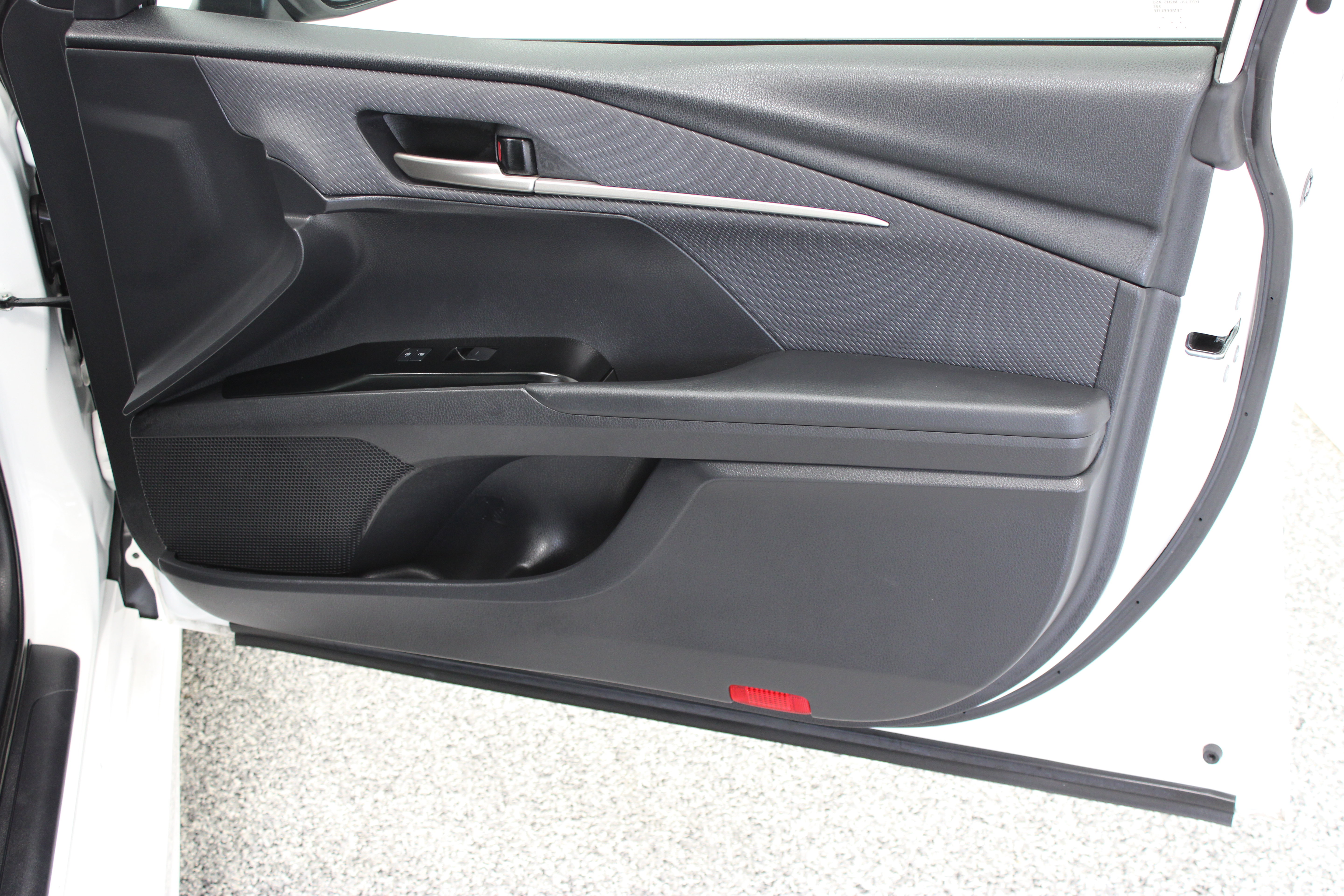 Used 2025 Toyota Camry SE FWD image 34