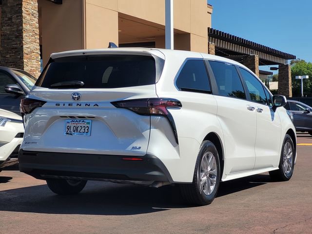 Used 2025 Toyota Sienna XLE image 6