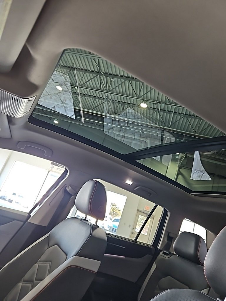 Used 2025 Volkswagen Atlas Peak Edition SE image 32