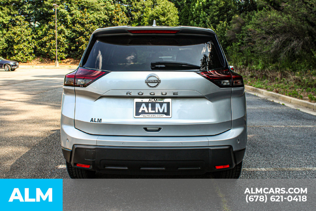 Used 2025 Nissan Rogue SV FWD image 10