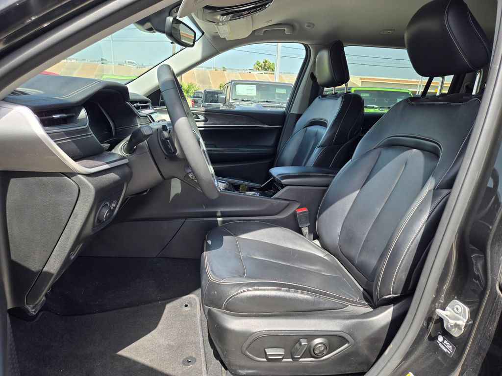 Used 2023 Jeep Grand Cherokee L Limited AWD/4WD image 9