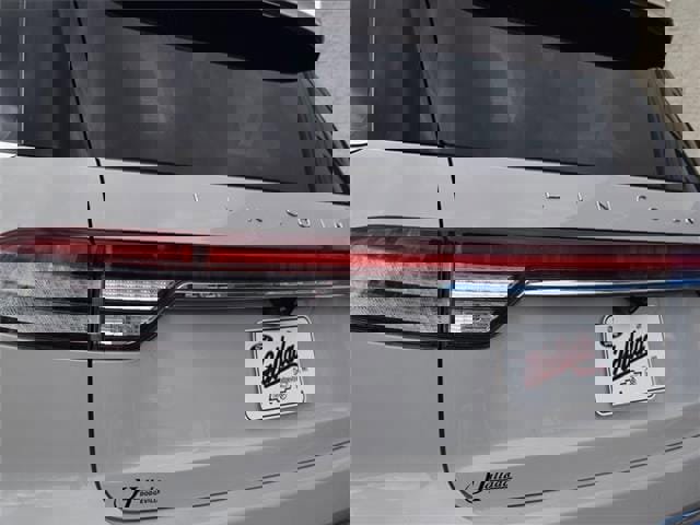 Used 2023 Lincoln Aviator Reserve image 49