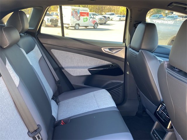 Used 2024 Volkswagen ID.4 Standard image 13