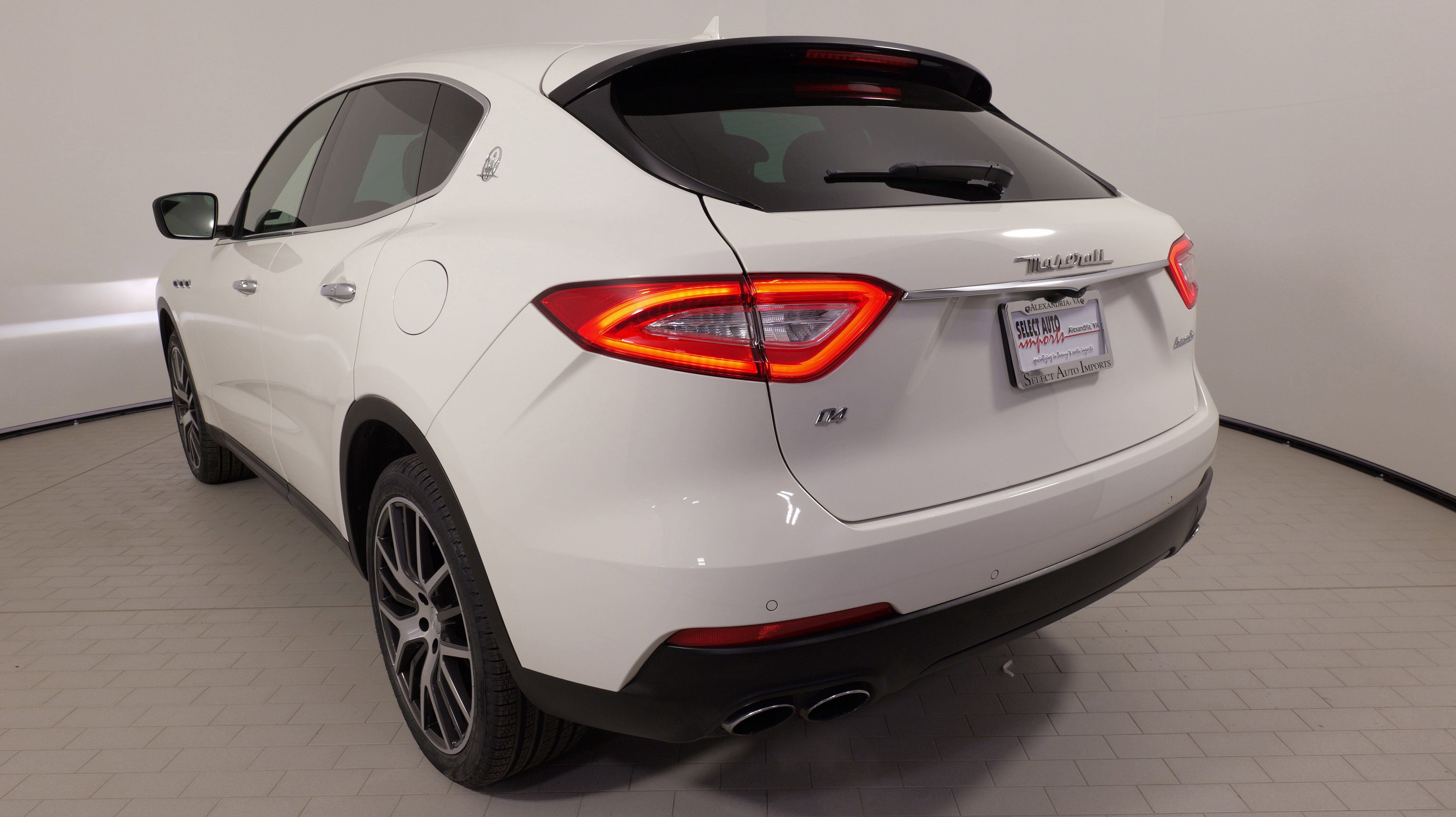 Used 2018 Maserati Levante image 13